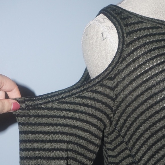 Cold Shoulder Thermal - Picture 4 of 4